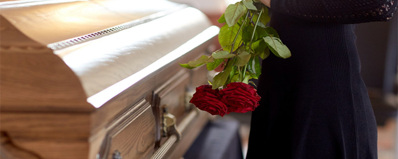 摄图网_300423219_banner_带着红玫瑰教堂的葬礼哀悼（企业商用）_副本.jpg